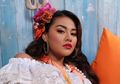 Aurel Hermansyah Gandeng Pria Bule Tampan, Ini Daya Tarik Bule Menurut Psikolog