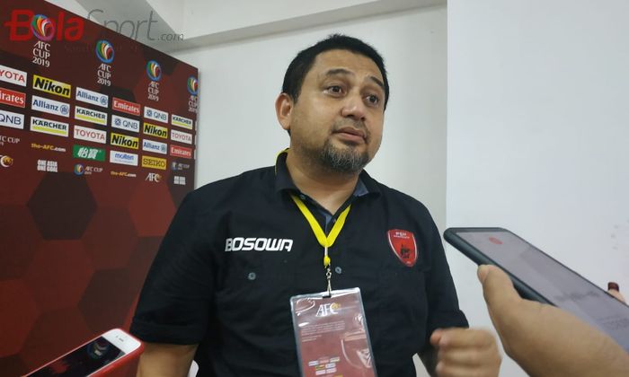 CEO PSM Makassar, Munafri Arifuddin, menjawab pertanyaan wartawan di Mixed Zone Stadion Pakansari, Kabupaten Bogor, Selasa (30/4/2019).