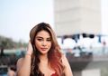 Berlatar GWK, Aurel Hermansyah Tampil Cetar Bergaya ala Gadis Bali!