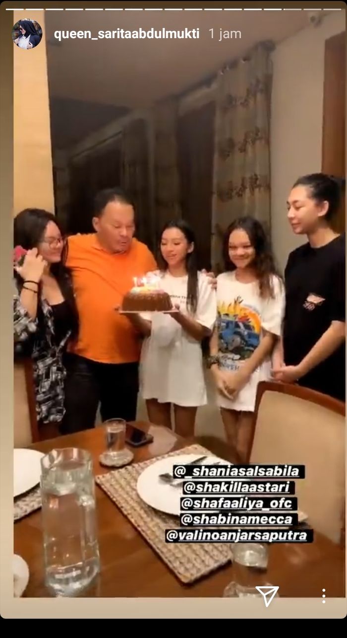 Ulang tahun Faisal Harris yang dirayakan bersama keempat putrinya dan mantan istri, Sarita Abdul Mukti