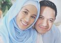 Kondangan Bersama Kesayangan, Lihat Tampilan Alyssa Soebandono dengan Busana Hijab Santun di Resepsi Pernikahan Cut Meyriska-Roger Danuarta