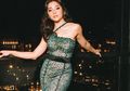 Biasa Tampil Seksi, Kini Nikita Willy Pakai Busana Tertutup Saat Liburan dengan Outer dan Celana Jeans yang Modis Abis!