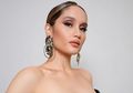 Jadi Sorotan Kayak Nggak Pakai Bra, Tampilan Seksi Cinta Laura Pakai Backless Dress Justru Banjir Pujian!