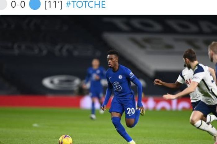 Penyerang Chelsea, Callum Hudson-Odoi, menggiring bola dalam laga Liga Inggris kontra Tottenham Hotspur di Tottenham Hotspur Stadium, Kamis (4/2/2021).