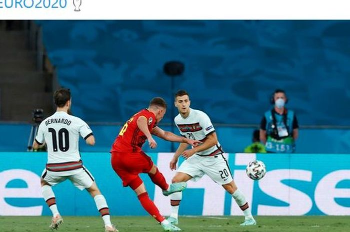 Gelandang timnas Belgia, Thorgan Hazard, mencetak gol ke gawang timnas Portugal dalam laga 16 besar EURO 2020 di Stadion La Cartuja, Minggu (27/6/2021).