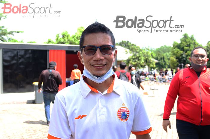 Pemain Persija Jakarta, Ismed Sofyan, turut menghadiri acara HUT Persija yang ke-92 tahun di Lapangan NTYC, Sawangan, Jawa Barat, 28 November 2020