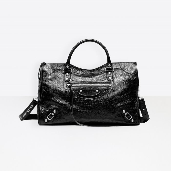 Tas Balenciaga milik Adelia Pasha