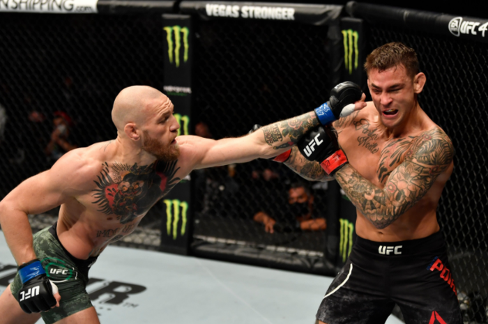 Conor McGregor (kiri), dan Dustin Poirier (kanan) pada duel UFC 257 Januari kemarin.