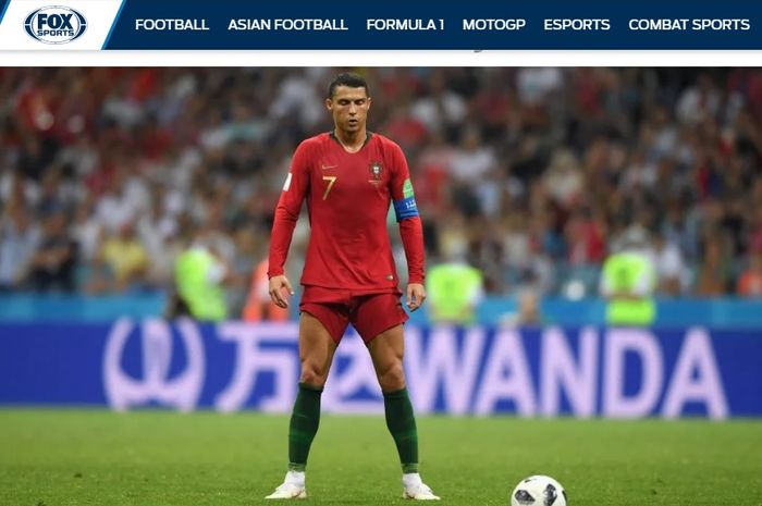 Gaya Ikonik Cristiano Ronaldo sebelum melakukan tendangan bebas