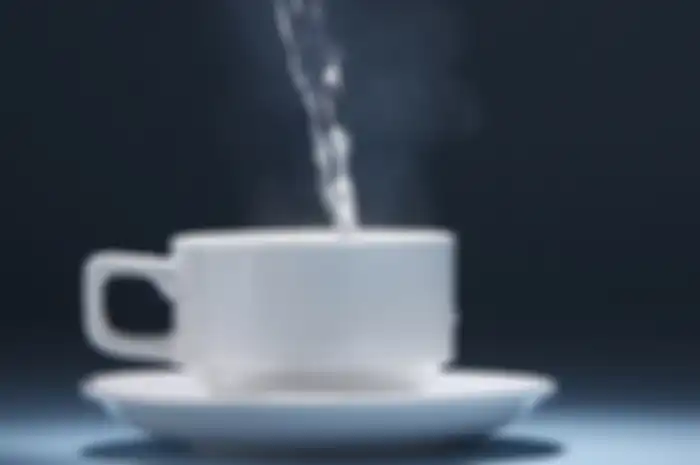 Minum air hangat memberikan manfaat kesehatan bagi tubuh.