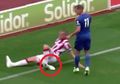 Video Momen Mengerikan Ketika Seorang Pesepak Bola 'Mematahkan' Pergelangan Kakinya Saat Pertandingan Uji Coba