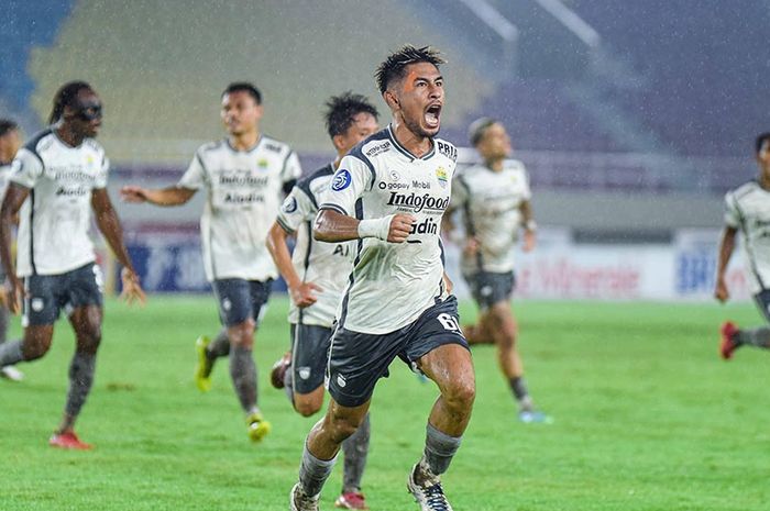 Bek Persib Bandung, Daisuke Sato.