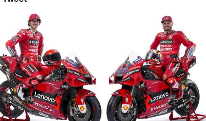 Dua pembalap Ducati, Francesco Bagnaia (kiri) dan Jack Miller (kanan) saat meluncurkan livery untuk MotoGP 2022