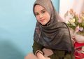 Tanpa Busana Syar'i, Tampilan Istri Roger Danuarta Cut Meyriska Pakai Hijab Lilit Justru Dinilai Makin Gemuk oleh Netizen!