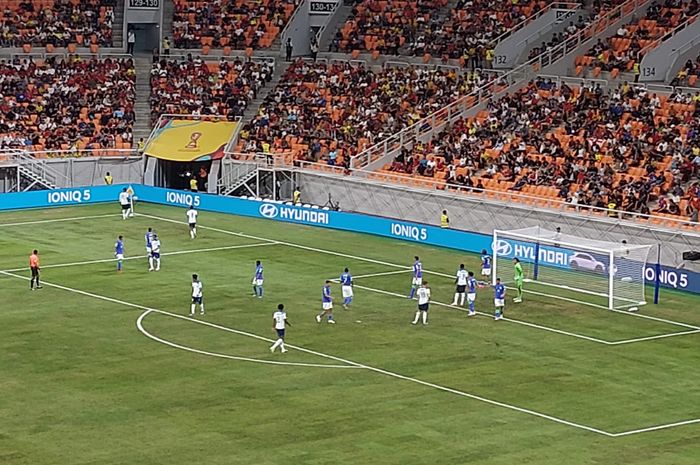 Suasana pertandingan Inggris Vs Brasil di matchday ketiga grup C Piala Dunia U-17 2023, di Jakarta International Stadium (JIS), Jumat (17//11/2023).