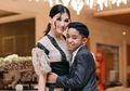 Kedekatannya dengan Betrand Peto Disebut Berlebihan, Sarwendah Justru Tampil Stylish Pakai Tas Mewah Sambil Gandeng Mesra Anak Sambungnya
