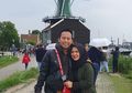 Liburan ke Belgia, Denny Cagur dan Shanty Rela Lesehan di Emperan Sambil Makan Bekal yang Dibawa