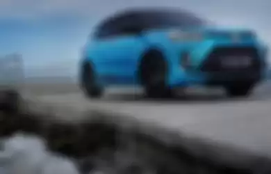 Toyota Raize warna biru