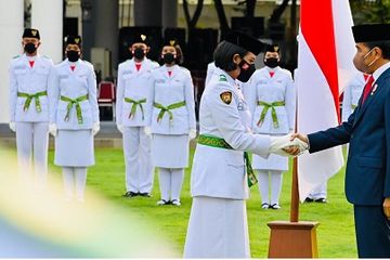 Profil I Dewa Ayu Firsty Meita Dewanggi Sang Pembawa Baki Bendera ...