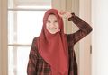 Alyssa Soebandono Pakai Dress Brokat Simpel Warna Pink, Tampilannya yang Santun Curi Perhatian!