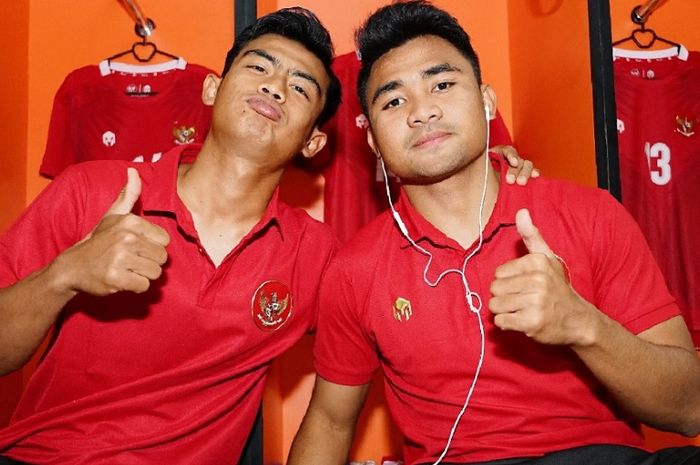 Dua bintang Timnas Indonesia, Pratama Arhan dan Asnawi Mangkualam, berada di ruang ganti Stadion Si Jalak Harupat, Bandung, untuk meladeni Bangladesh, Rabu (1/6/2022) malam.