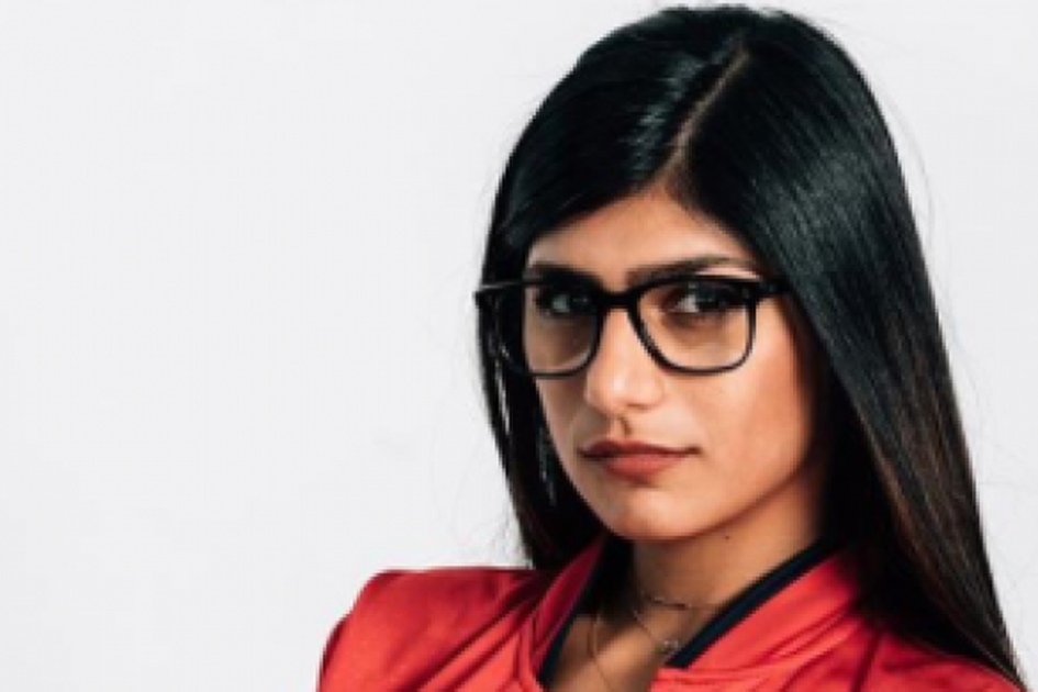Имен халиф женщина. Mia актриса. Mia khalifa Wallpaper.