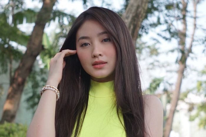 Tampil Seksi Pakai Rok Mini dan Kaus Super Ketat, Tampilan Natasha