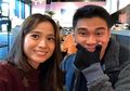 Penampilan Trendi Acha Septriasa Pakai High Knee Boots Saat Foto Bareng Suami di Melbourne, Cantik Kebangetan!