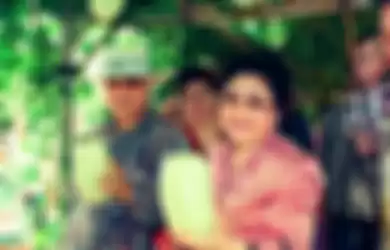 Ibu Tien Soeharto saat di Taman Buah Mekarsari
