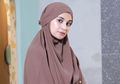Tampil Beda dengan Kacamata, Tampilan Santun Shireen Sungkar Pakai Busana Hijab Syar'i Justru Curi Perhatian