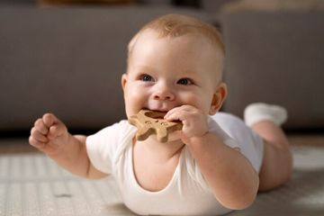 Manfaat teether untuk bayi