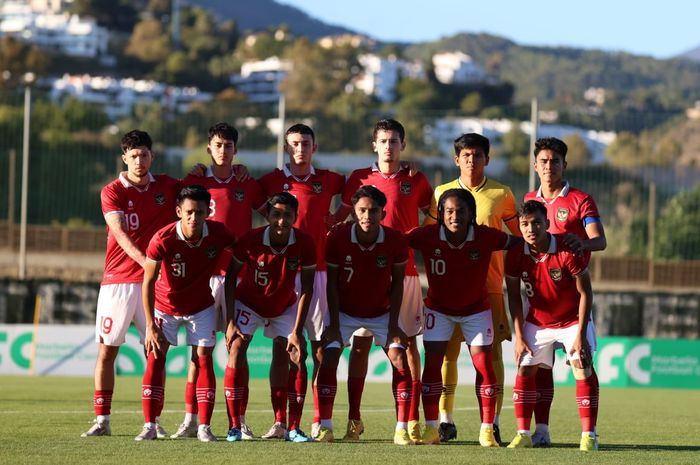 Skuad timnas U-20 Indonesia saat pertandingan uji coba melawan Malaga U-19 di Marbella Football Center Malaga, Spanyol, Rabu (23/11).