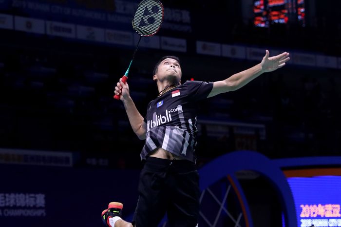 Tunggal putra Indonesia, Anthony Sinisuka Ginting, saat berhadapan dengan Ng Ka Long Angus (Hong Kong) pada babak kesatu Kejuaraan Asia 2019, di Wuhan Sports Center Gymnasium, Wuhan, China, Rabu (24/4/2019).