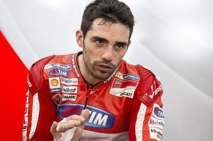 Michele Pirro berada di paddock sebelum sesi latihan balapan MotoGP Italia di Sirkuit Mugello pada t