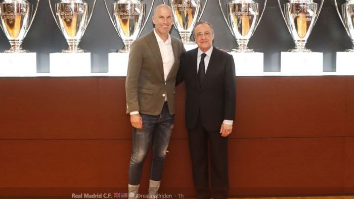 Zinedine Zidane (kiri) bersama presiden klub Florentino Perez, resmi kembali sebagai pelatih Real Madrid per 11 Maret 2019.