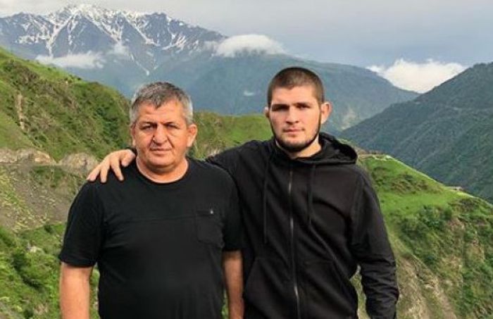 Ayah Khabib Nurmagomedov (kanan), Abdulmanap Nurmagomedov (kiri) dikabarkan meninggal dunia pada Jumat (3/7/2020) malam WIB.