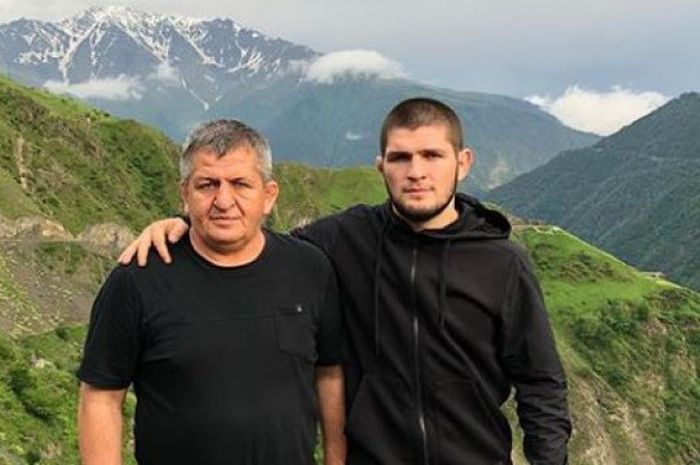  Khabib Nurmagomedov dan Ayahnya yaitu Abdulmanap Nurmagomedov. 