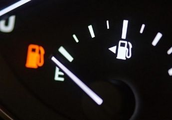 Bukan Habis! Indikator Bensin Mobil Nangkring di E, di Tangki Tinggal Segini