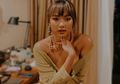 Foto Bareng Anjing, Tampilan Super Seksi Marion Jola Pakai Mini Dress Pas Body Pamer Tubuh Aduhai Justru Jadi Sorotan!