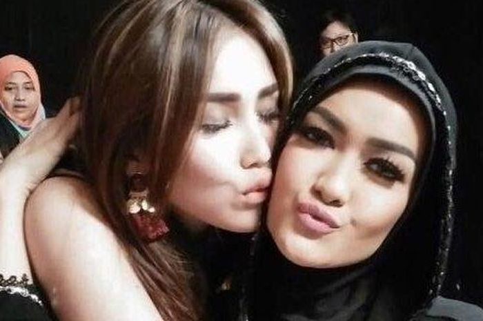 Ayu Ting Ting dan Julia Perez