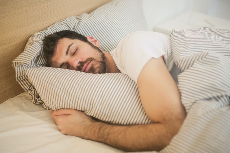 Puasa Batal Atau Tidak Saat Tidur Siang Di Bulan Ramadhan Tiba Tiba Mengalami Mimpi Basah Ini Penjelasannya