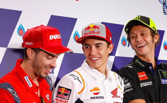 Marc Marquez (Repsol Honda) dan Valentino Rossi (Monster Energy Yamaha), dalam konferensi pers jelang MotoGP Thailand, Kamis (3/10/2019).