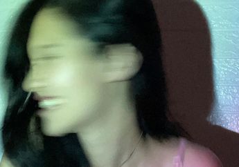 Dipecut Pakai Sapu hingga Diselingkuhi Suami, Artis Cantik Ini Jadi Janda di Usia 22 Tahun Setelah Cerai