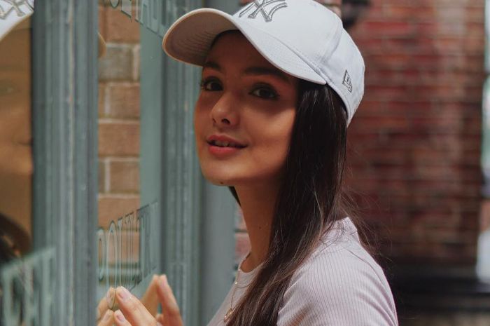 3 Gaya Busana Stylish Amanda Rawles Dengan Paduan Topi Sebagai Aksesori Semua Halaman Stylo 3 Gaya Busana Stylish Amanda Rawles Dengan Paduan Topi Sebagai Aksesori Semua Halaman Stylo