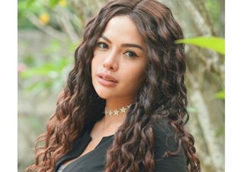 Pamer Tato Bertuliskan Nama Anak Ketiga, Nikita Mirzani Jadi Sorotan Saat Pakai Bra Hitam di Bawah Pohon Pisang