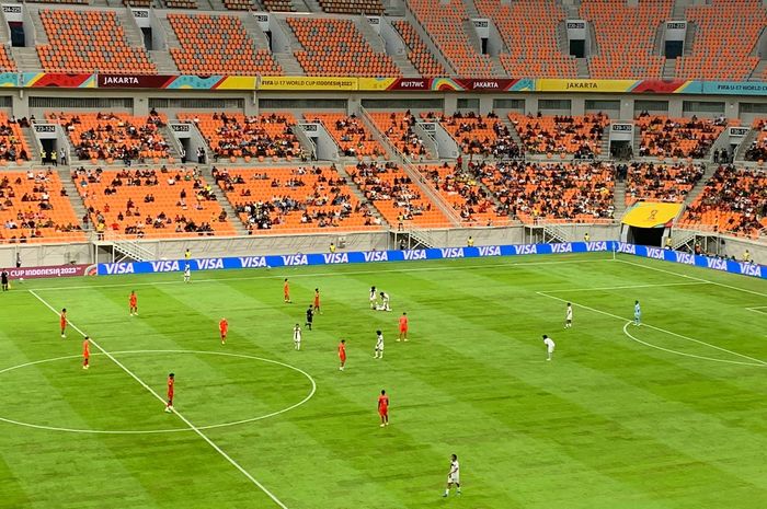 Suasana pertandingan antara timnas U-17 Keledonia Baru vs timnas U-17 Inggris, Sabtu (11/11/2023).