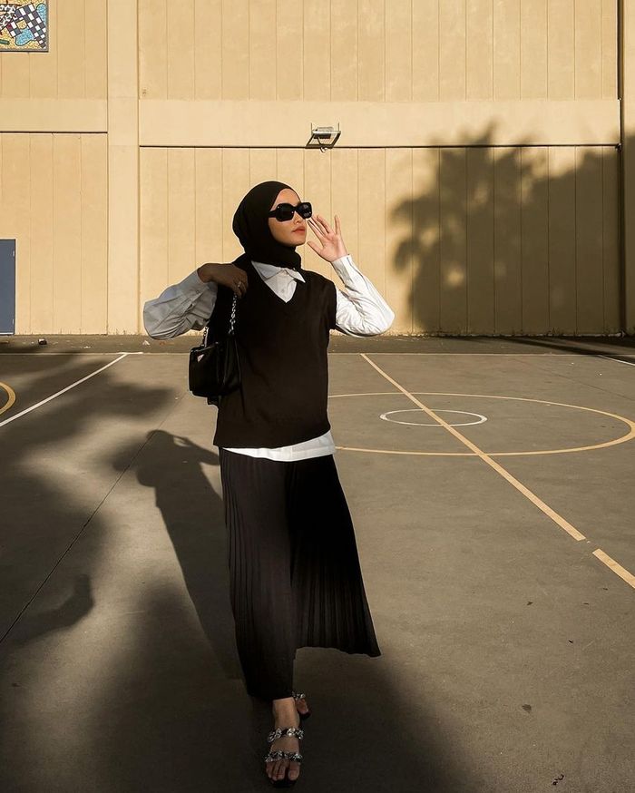 Cara Padu Padan Vest Rajut Ala Korea yang Diprediksi Jadi Tren Hijab