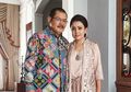 Foto Mesra Bareng Bambang Trihatmodjo, Mayangsari Tampil Elegan dengan Dress Tanpa Lengan yang Seksi