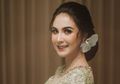 Deretan Inspirasi Pakai Masker Kain dengan Hijab Pejabat ala Arumi Bachsin