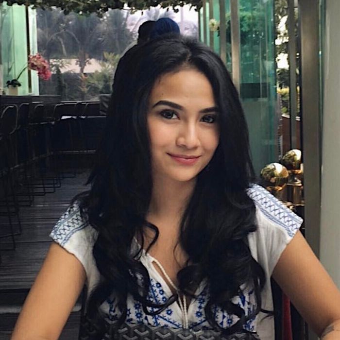 Transformasi Gaya Rambut  Vanessa  Angel dari Panjang 